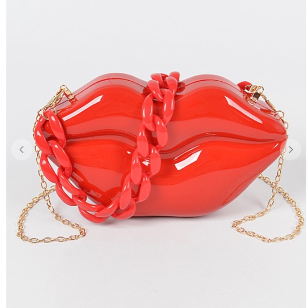 Lip clutch